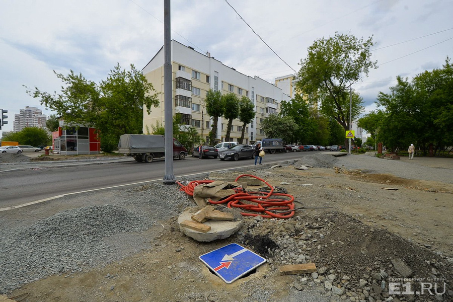 Дома в конструктивистском стиле здесь редкость, но всё-таки представители этого стиля на Татищева есть.