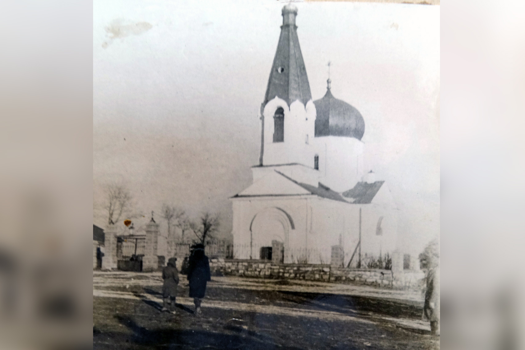 Семёновская церковь в 1945 году — меньше современного собора, но гораздо изящнее, по мнению краеведов и историков