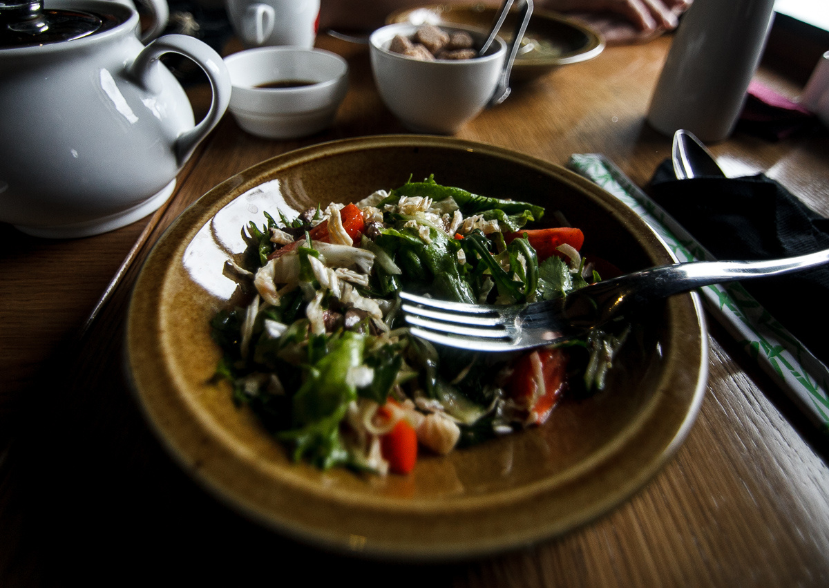 Осенью, советует диетолог, не нужно пренебрегать овощными салатами