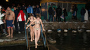 Красотки в купальниках окунулись в воду: фоторепортаж