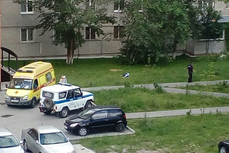 Скорая приехала на место происшествия в 15:55 Скорая приехала на место происшествия в 15:55