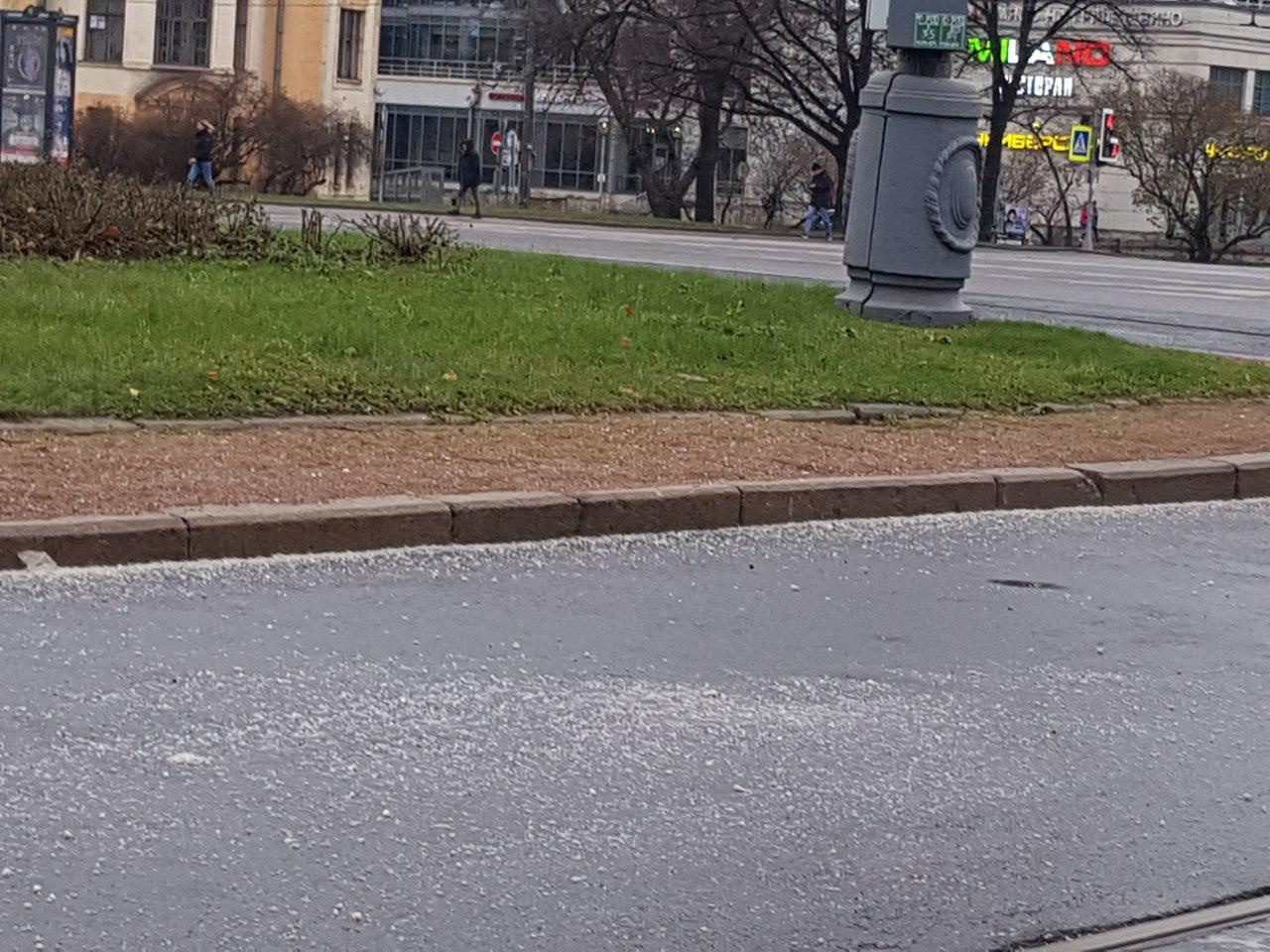 Петербуржцы пожаловались на соль на тротуарах. В Смольном утверждают, что  не меняли регламент уборки - 9 ноября 2019 - ФОНТАНКА.ру