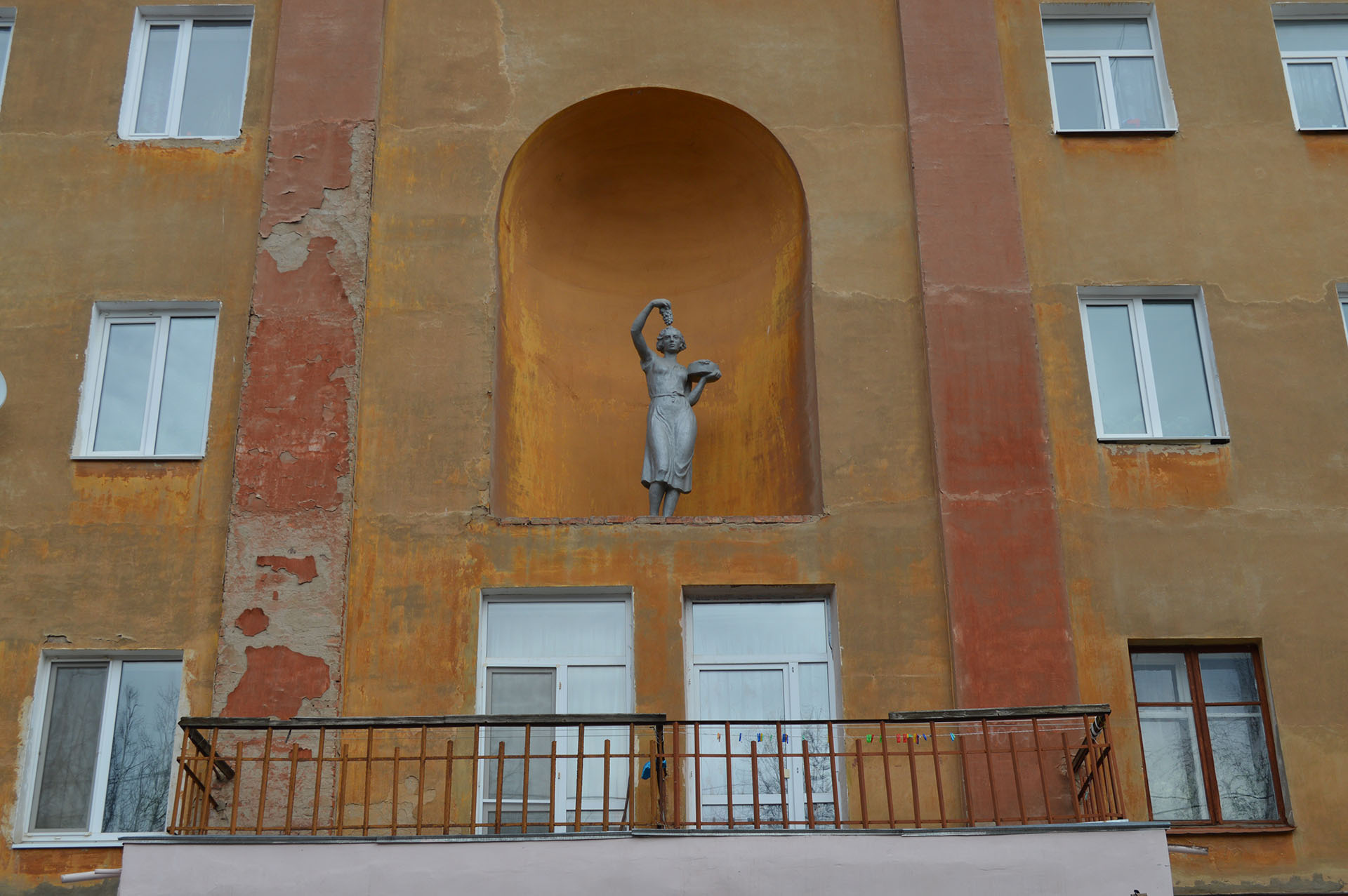 Первое, что нужно сделать, приехав в Краснокамск – увидеть дом на проспекте Мира, 9