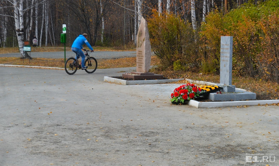 Памятники-«могилки» Алексей Беззуб предложил перенести на кладбище.