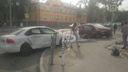 «Машины снесли ограждения»: на пересечении Луначарского и Мичурина столкнулись Chevrolet и Volkswagen