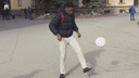 За год до ЧМ-2018: жителей Челябинска, набивающих мяч, сняли на видео