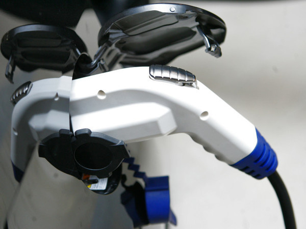 Где зарядить электромобиль в Петербурге - 25 апреля 2016 - Фонтанка.Ру