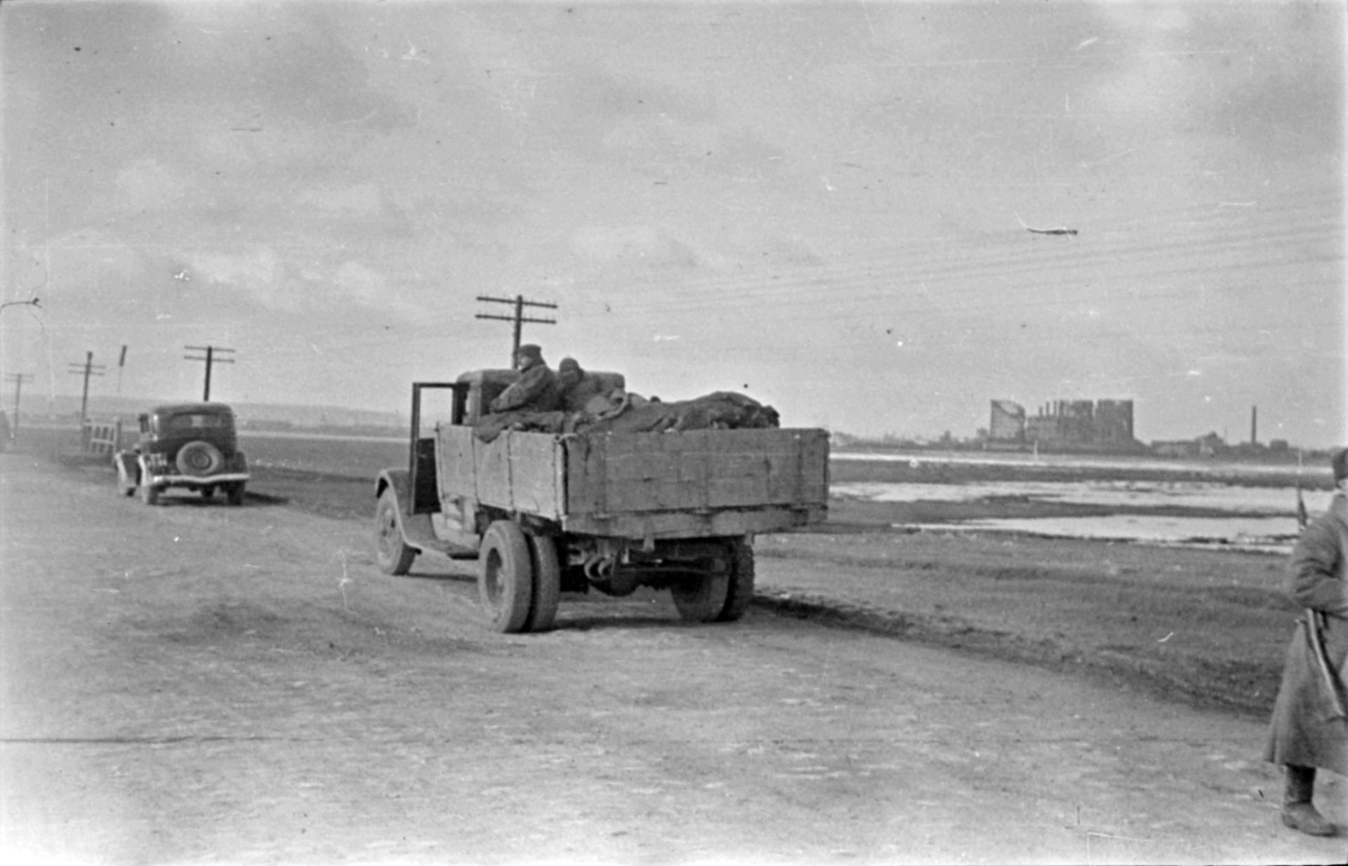сталинградская битва на волге на переправе. районы сталинграда. сталинград завод судоверфь. красноармейск сталинградская область. волгоград город герой памятники обелиск.