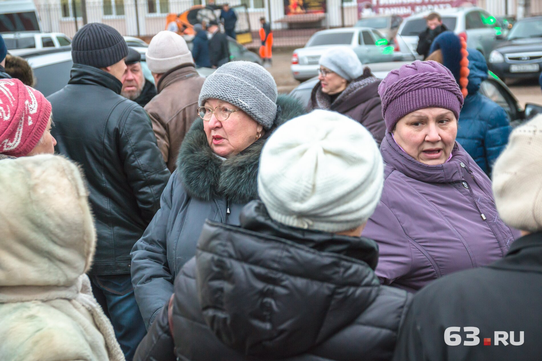 Но дамы преклонного возраста тут же