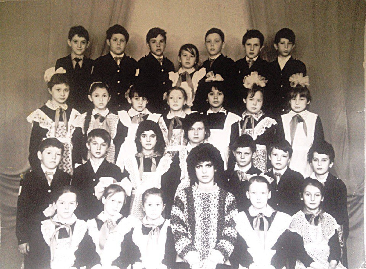 Ученики 3Б класса. 1987 год Ученики 3Б класса. 1987 год
