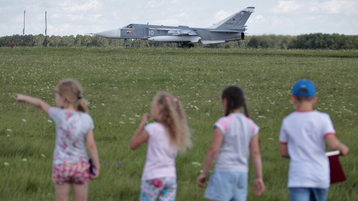 День авиации в Челябинске отпраздновали с «Сушками» и спецназом