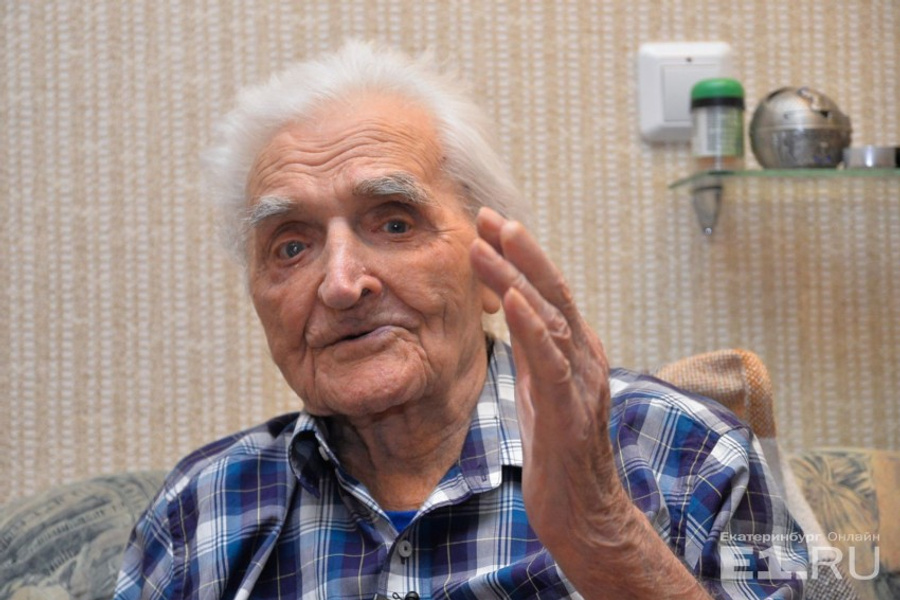 В Свердловской области Александру Герасимовичу сделали операцию на глаза, и теперь он лучше видит.