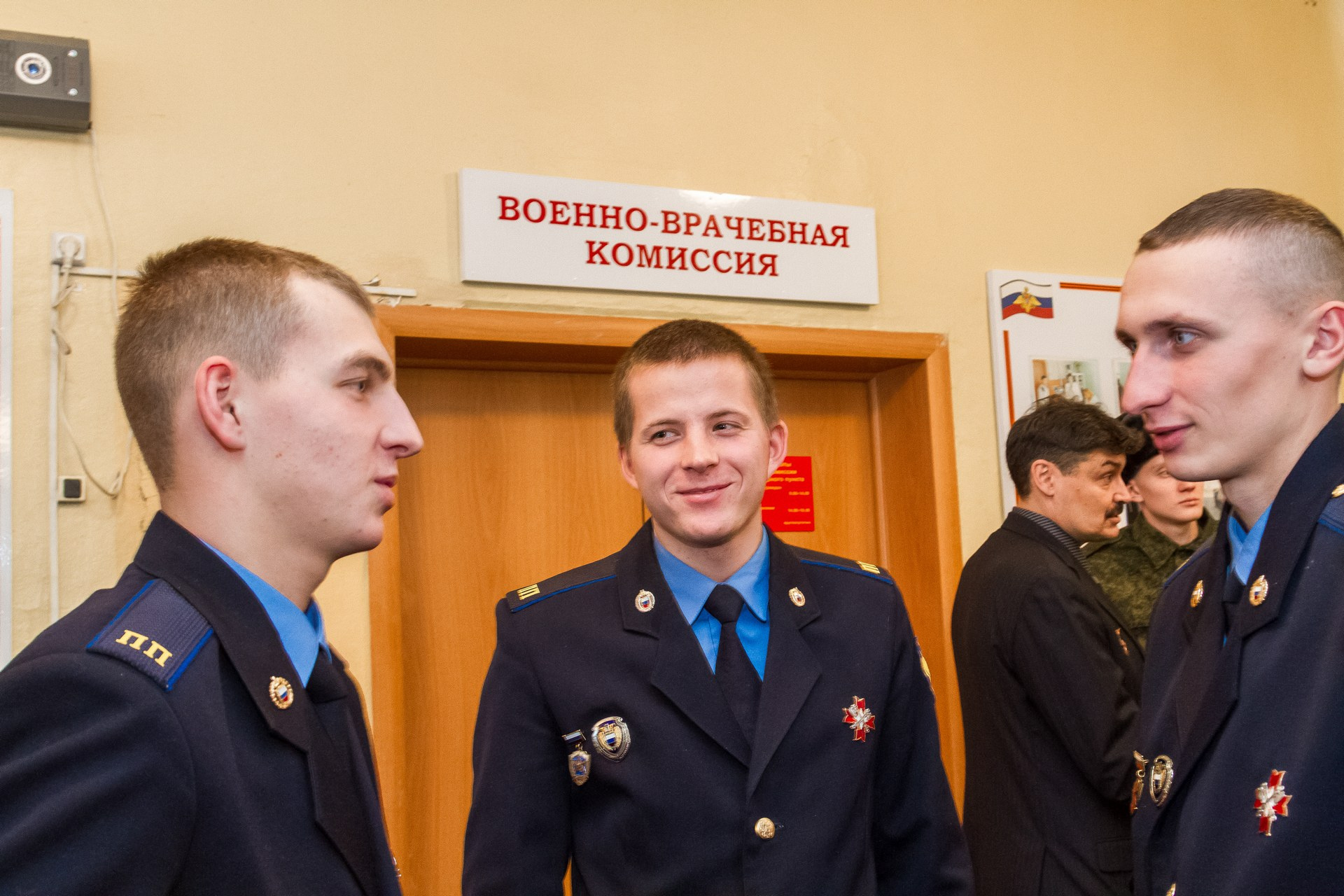Перетокин Алексей (слева) вспоминает, как открывал двери президенту