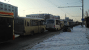 Пробка на Нагибина заставила ростовчан покинуть транспорт и идти пешком