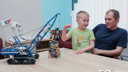 Увлекся познавательными передачами: семилетний пермяк сам изобретает и программирует роботов