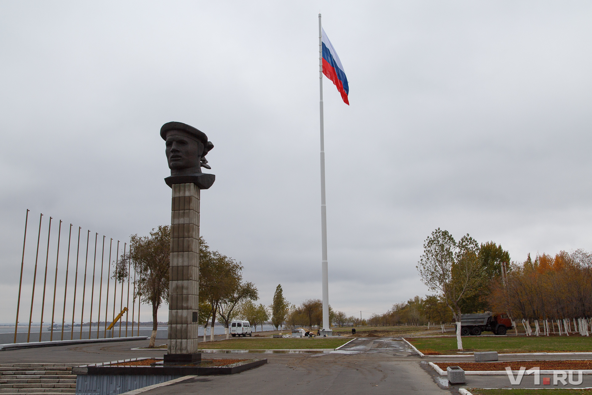 Флагшток санкт петербург. Флагштоки парк 300 летия. Парк 300-летия Санкт-Петербурга флагштоки. Проект 300 летия флагшток. Флагштоки в парке 300 летия.