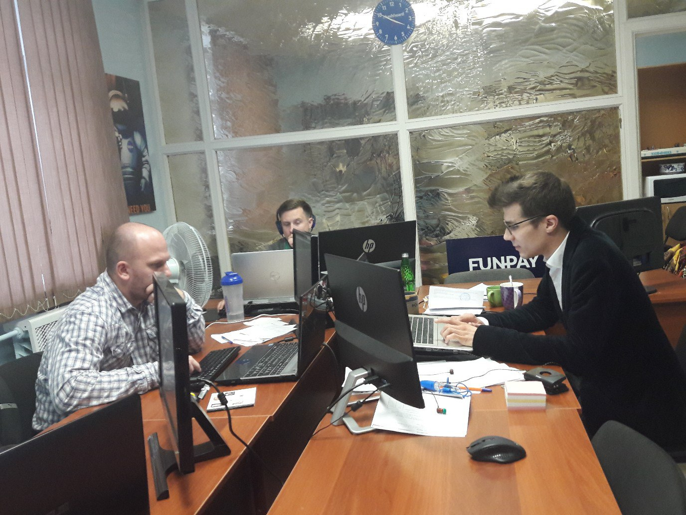 Команда FunPay, точнее ее часть, за работой Команда FunPay, точнее ее часть, за работой