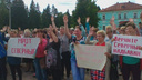 Бюджетники Каргополя вышли на митинг против резкого сокращения зарплат
