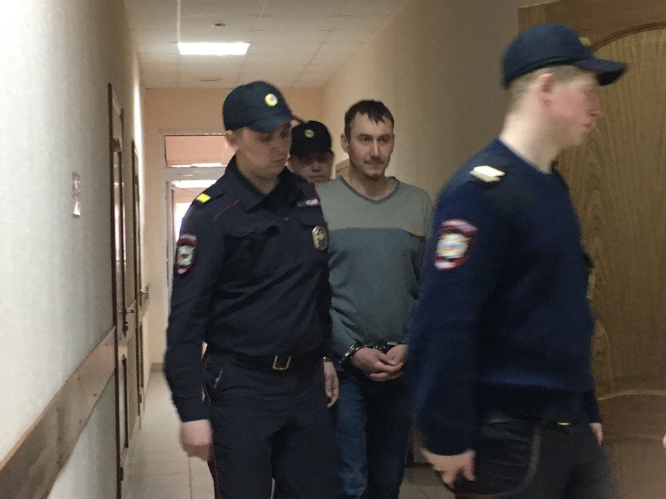 Константина Ветрова в зал суда доставили под конвоем Константина Ветрова в зал суда доставили под конвоем