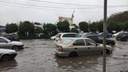 Ростов тонет: ливень превратил дороги возле двух рынков в реки