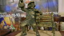 На лавке с корзинкой: администрация Ростова утвердила эскиз памятника Олегу Попову