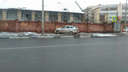 В Ярославле легковушка без номеров улетела на тротуар