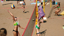 Изящные волейболистки и поджарые футболисты: в Самаре проходит турнир по пляжным видам спорта