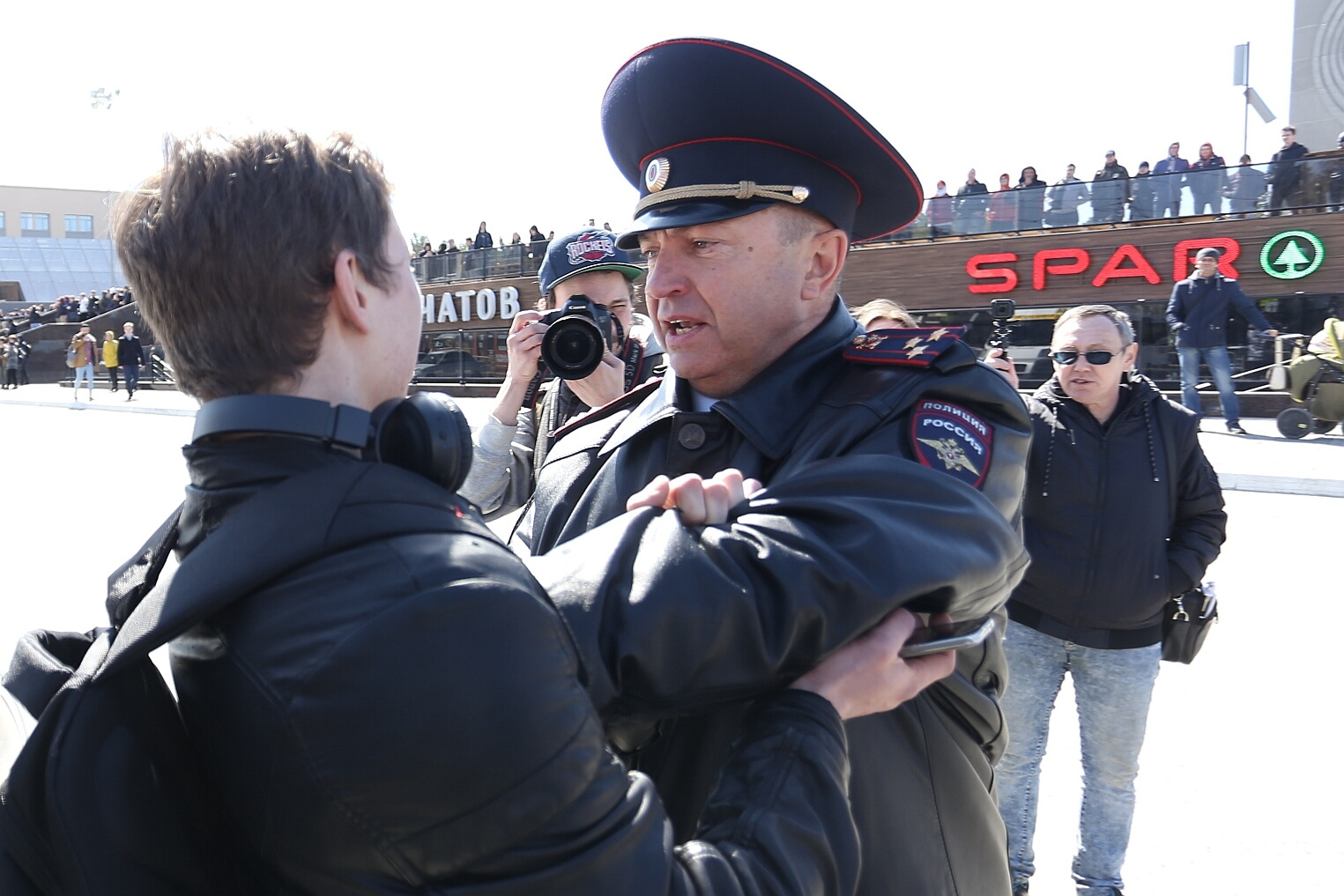 В массовых задержаниях лично участвовал начальник УМВД города Сергей Миронов