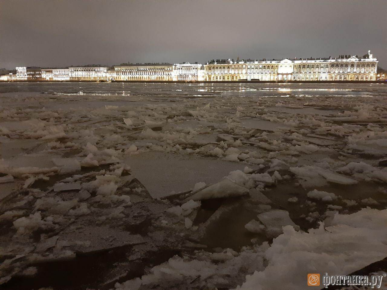 Заканчиваться питер. Нева в Питере в январе. Льдины на Неве. Метровые льдины на Неве. Машина на льдине в Неве Санкт-Петербург.