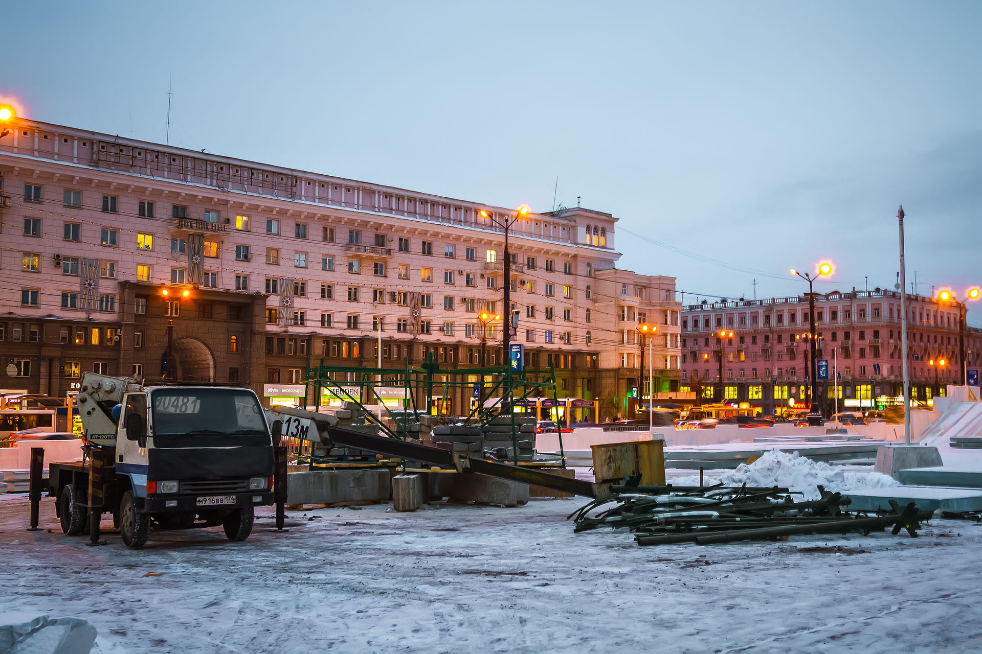Открыть ледовый городок на площади Революции планируют 25 декабря