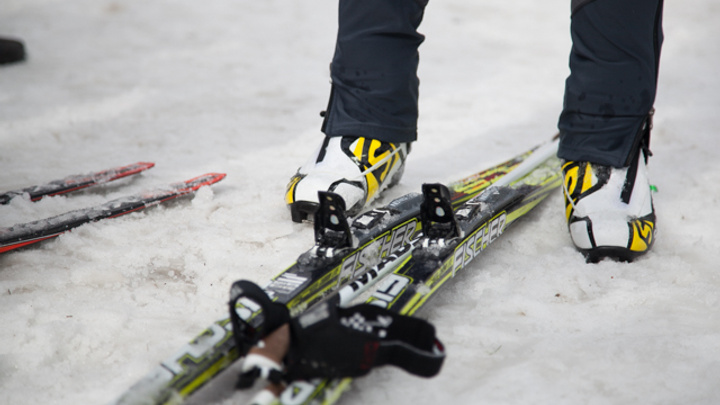 Лыжники борются с «ватрушечниками» за право кататься на стадионе в Малых Карелах