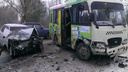В Новочеркасске ВАЗ протаранил маршрутку: два человека в больнице