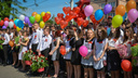 Белые банты, цветы и улыбки: ростовские выпускники отмечают последний звонок