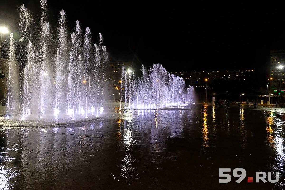 В Перми протестировали светомузыкальный фонтан