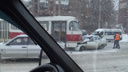 Около Кировского рынка «десятка» залетела под трамвай