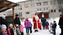 Сотрудники архангельского УФСИН подарили новогоднюю сказку детям из детдома