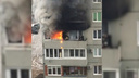 В Тольятти пожарные тушили охваченную огнем квартиру в жилой многоэтажке