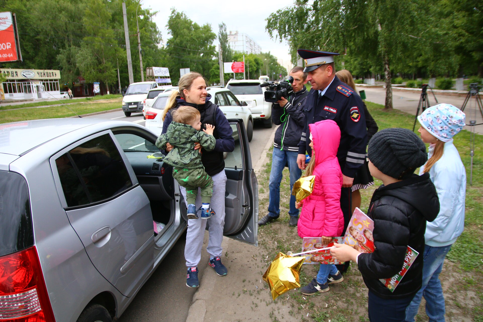 Некоторые водители присоединились к празднику Некоторые водители присоединились к празднику