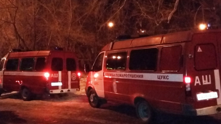 Челябинские пожарные спасли шесть человек из горящего дома на ЧМЗ