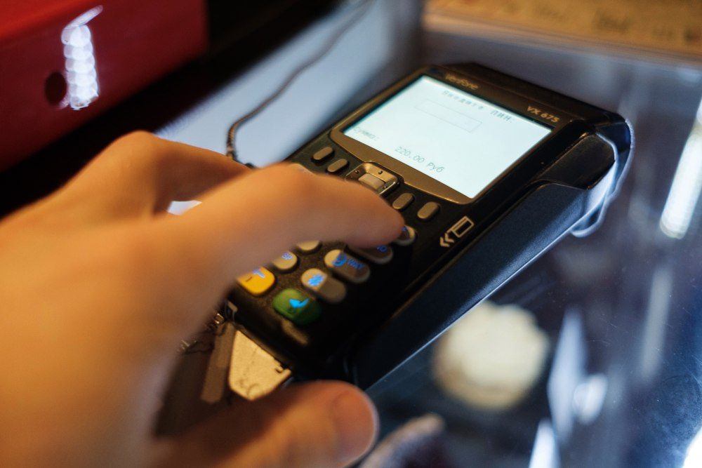 Расплачиваться картой «Мир» можно так же, как и картами Visa и Master Card Расплачиваться картой «Мир» можно так же, как и картами Visa и Master Card