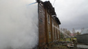 В Пошехонском районе сгорел огромный дом на несколько семей