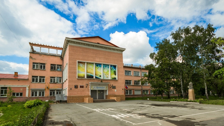 Школа в нагрузку: элитный лицей и гимназия в Челябинске попали под реорганизацию