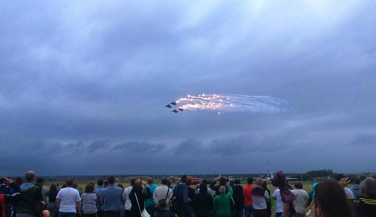 Зрители были в восторге от происходящего Зрители были в восторге от происходящего