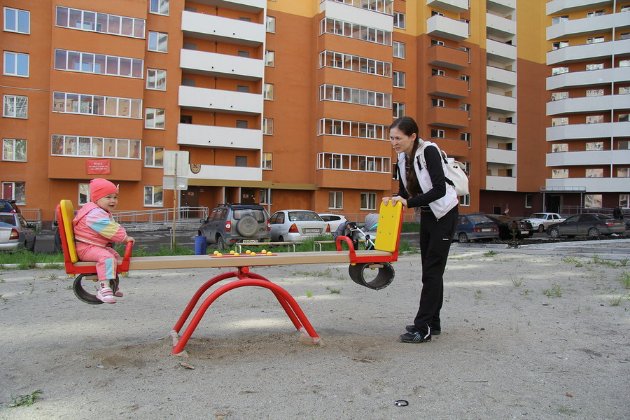 Жители "Рощинского" – это в основном семьи с детьми. Для их удобства на каждом этаже дома есть площадки для колясок, велосипедов и санок.