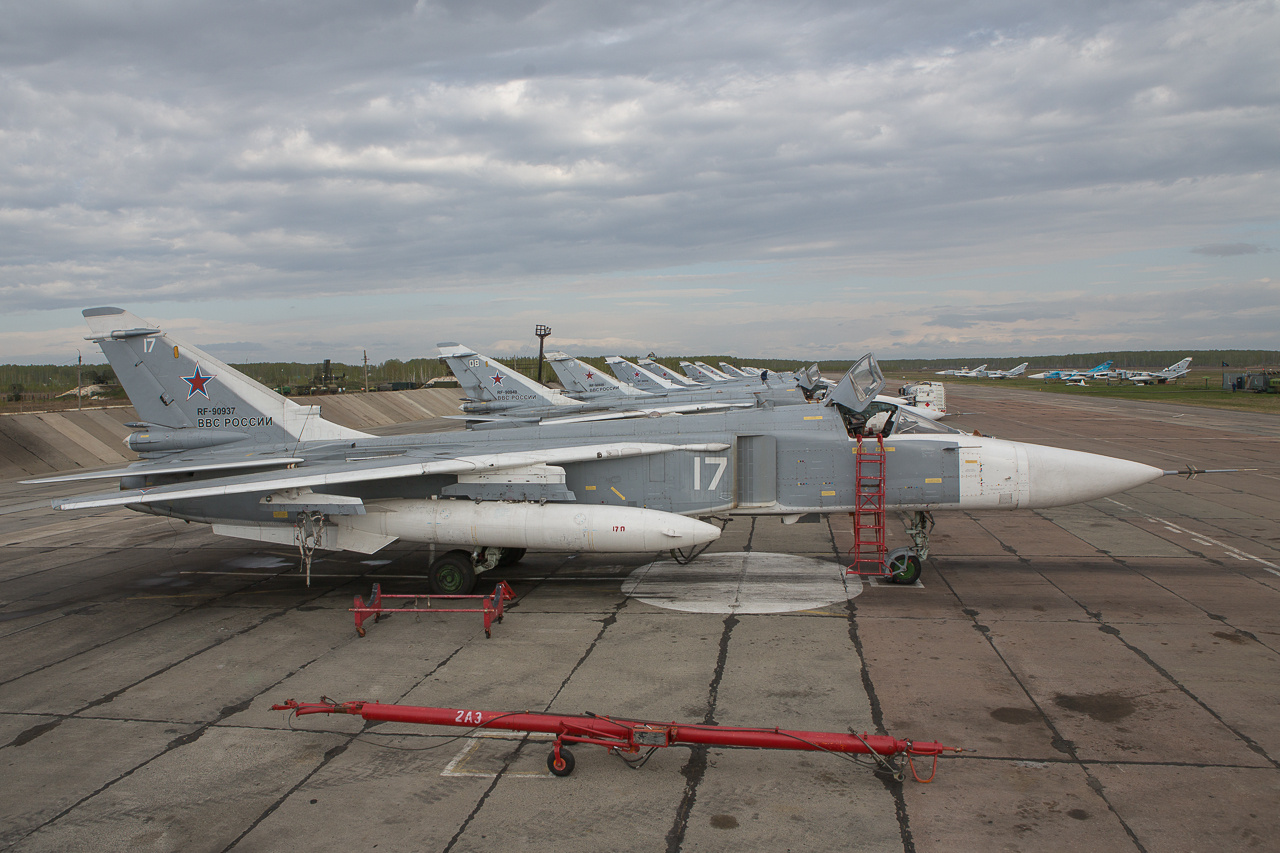 Четыре Су-24 отправятся в Екатеринбург, два - в Самару
