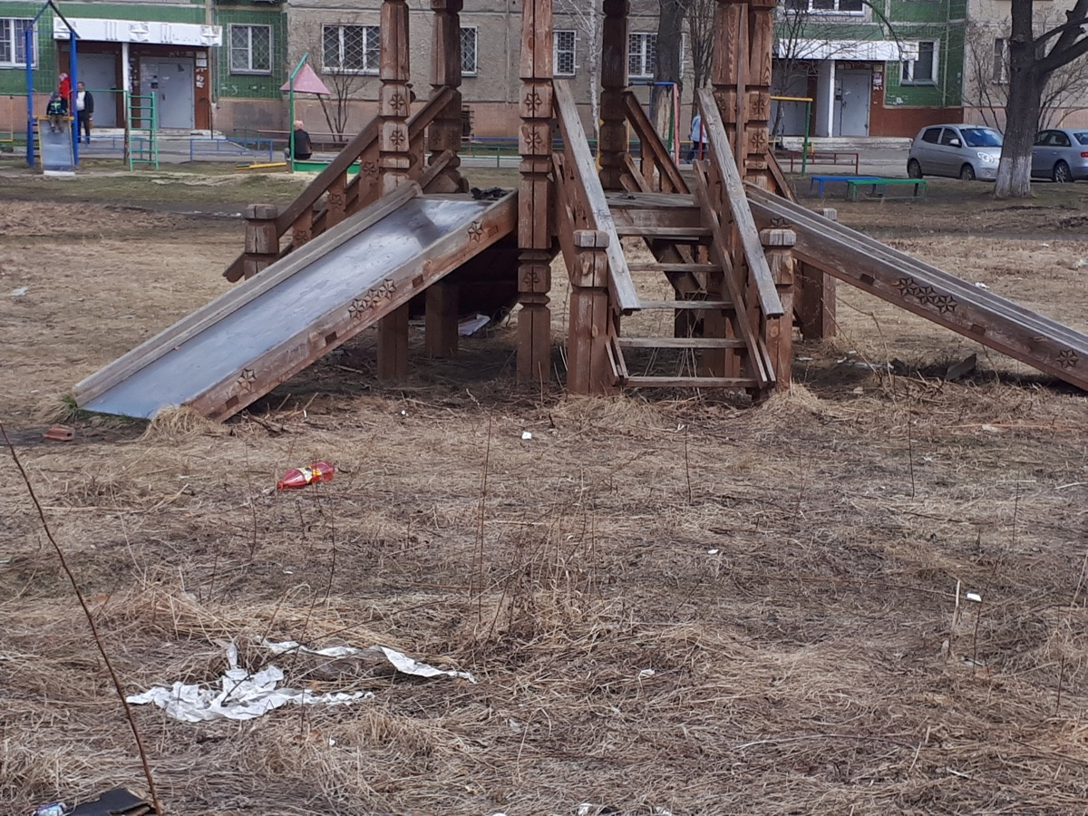 Это не детская площадка, а мусорка»: разбираемся, кто отвечает за уборку  челябинских дворов - 5 июня 2018 - 74.ru