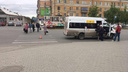 Школьник в Челябинске попал под маршрутку, переходя дорогу на зелёный