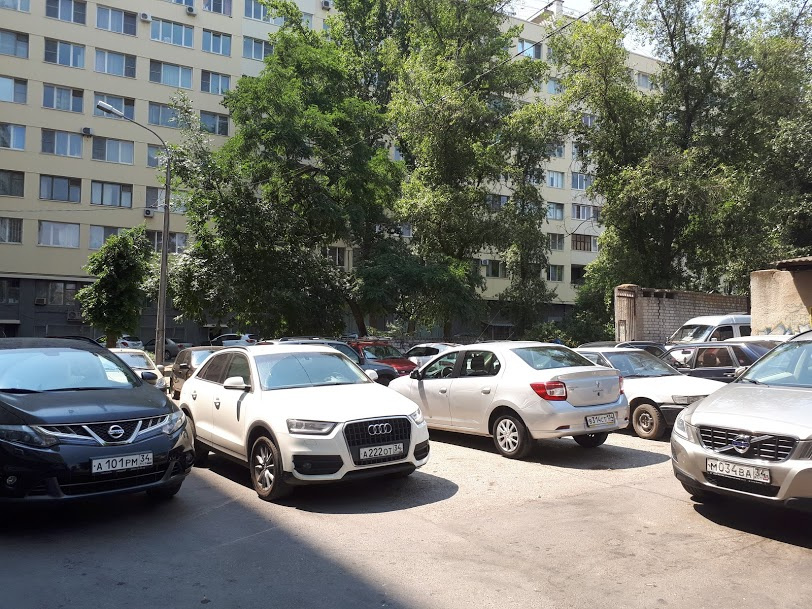 Плотность машин чрезвычайно велика Плотность машин чрезвычайно велика