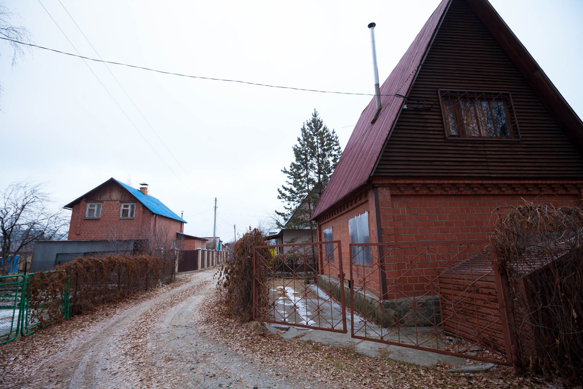 Рекомендуемый властями Сосновского района вариант дороги пролегает по этой тихой улочке сада «Петушок»