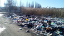 Жители заваленной мусором улицы в Волгограде готовятся к очередным пожарам